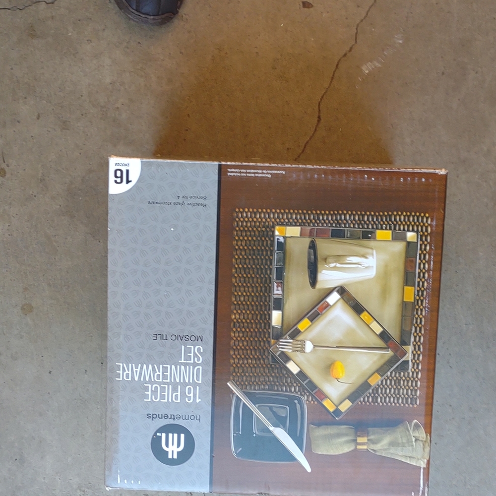 Mosaic dinnerware set